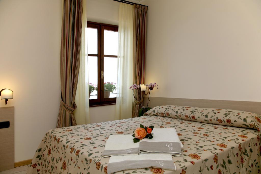 Locanda Le Palafitte Bardolino Habitación foto
